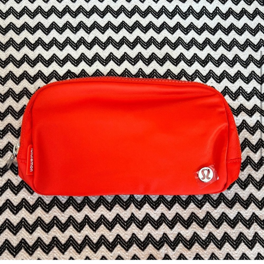 NWT Solar Orange/White Wordmark lululemon Everywhere Belt Bag